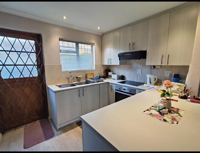 3 BEDROOM HOUSE FOR SALE IN SONSTRAAL HEIGHTS